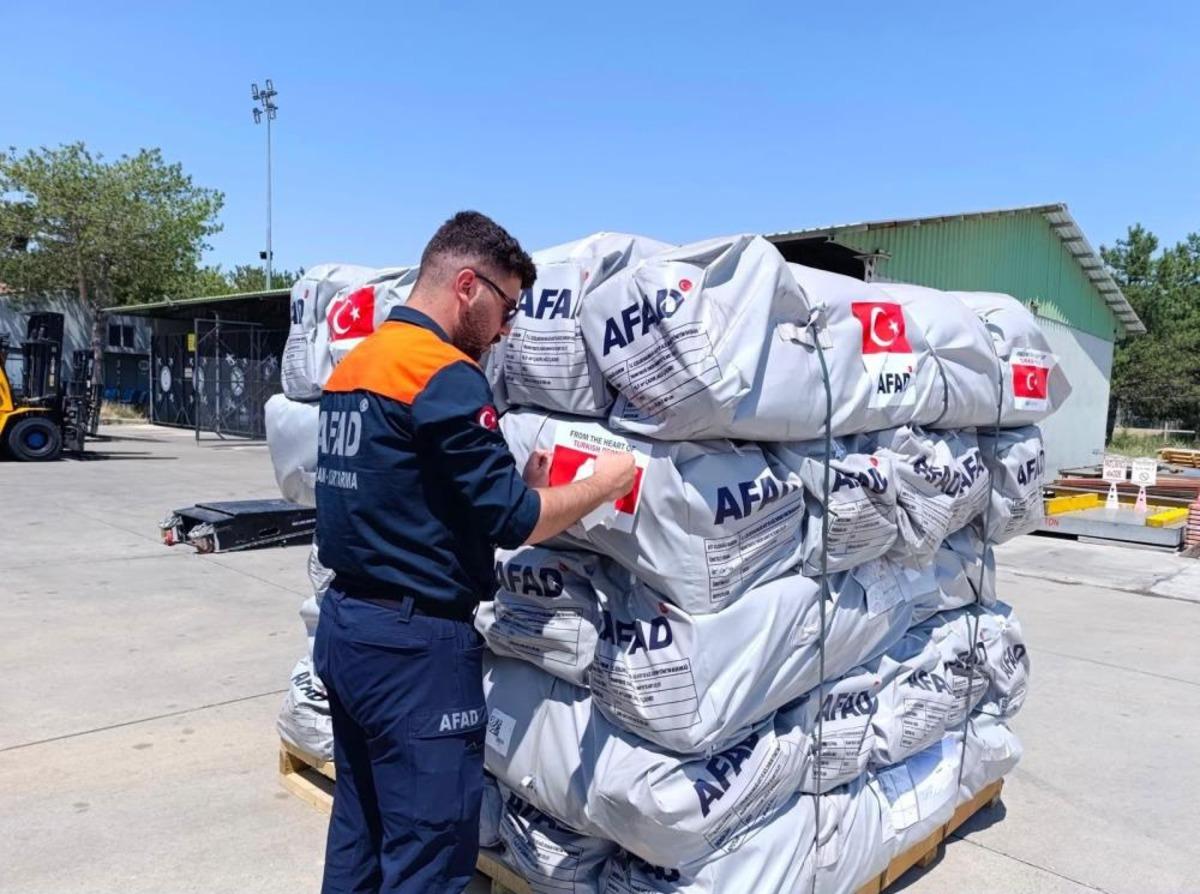 Venezuela&rsquo;ya 30 ton insani yardım malzemesi g&ouml;t&uuml;r&uuml;ld&uuml; 1