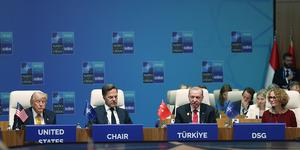 NATO Zirvesi'nde gerilim son anda engellenmiş