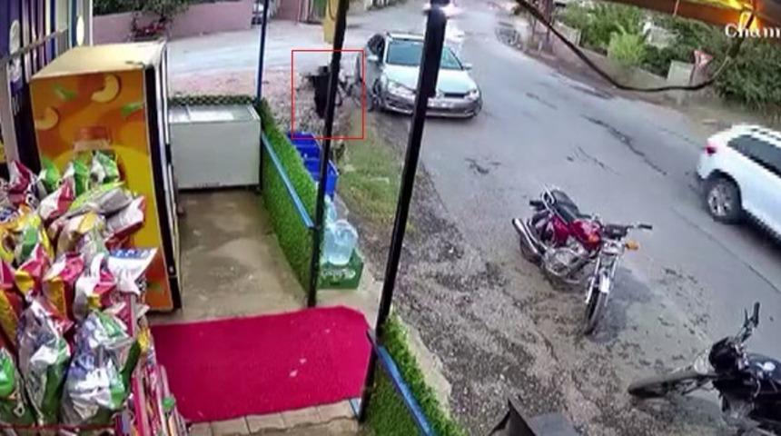 &Ccedil;ocuğun 3 metrelik kuyuya d&uuml;şt&uuml;ğ&uuml; korku dolu anlar kamerada