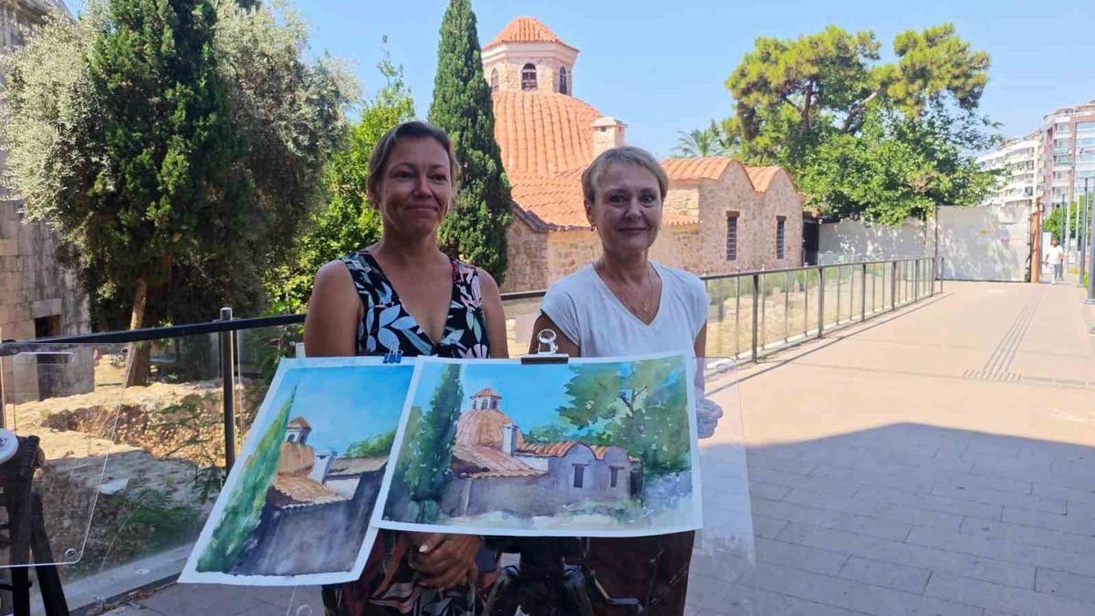 Antalya'nın tarihi dokusunu tuvale taşıyorlar