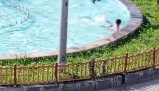 Erzurum&rsquo;da sıcaklıktan bunalan &ccedil;ocuklar bakın ne yaptı