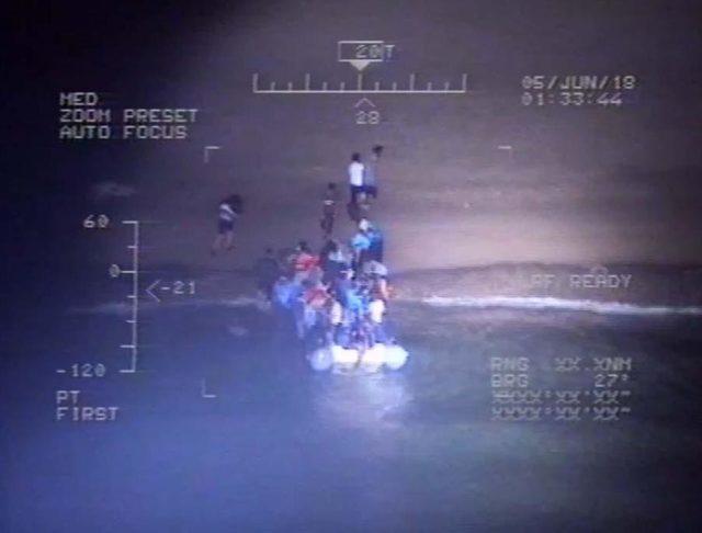 Ege Denizi'nde havadan görüntülenen kaçaklar yakalandı