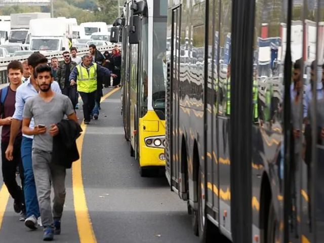 15 Temmuz'da Ankara, İstanbul ve İzmir'de ulaşım &uuml;cretsiz!