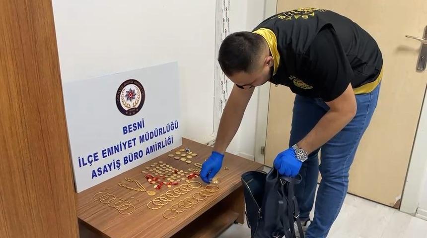Bulduğu 6,5 milyonluk altın dolu &ccedil;antayı polise teslim etti