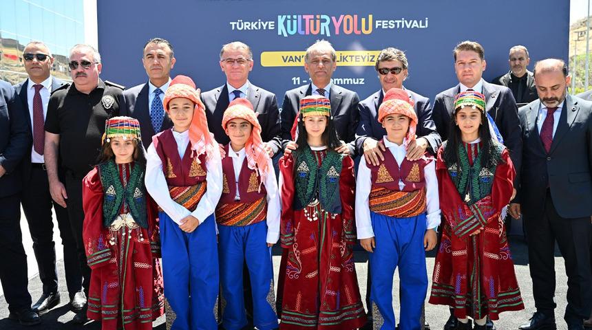 Van&rsquo;da dokuz g&uuml;n s&uuml;recek k&uuml;lt&uuml;r, sanat ve lezzet ş&ouml;leni başladı