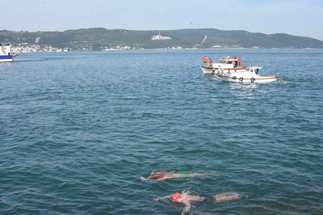 Çanakkale Boğazı'nı yüzerek geçtiler