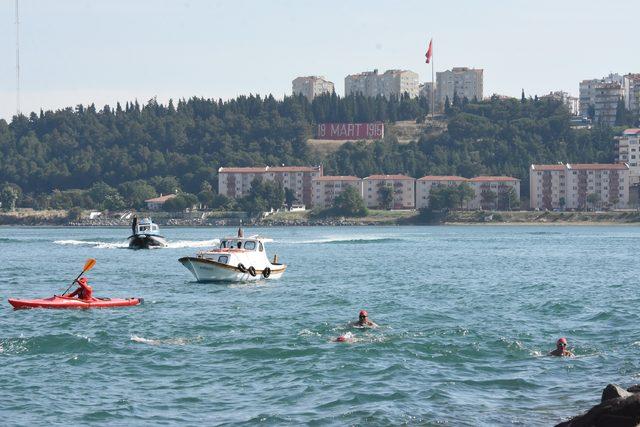 Çanakkale Boğazı'nı yüzerek geçtiler