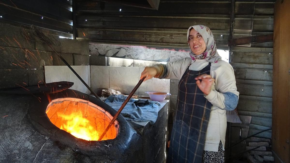 Ekmek parasını ateşten kazanıyorlar: Litrelerce su tüketiyorlar 1