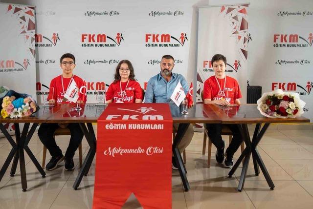 Aynı kurumdan 3 T&uuml;rkiye birincisi &ccedil;ıktı 1