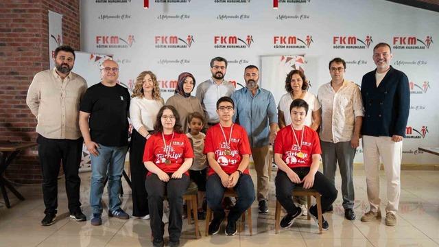 Aynı kurumdan 3 Türkiye birincisi çıktı
