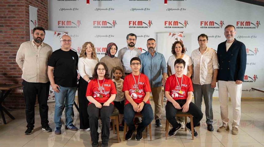 Aynı kurumdan 3 T&uuml;rkiye birincisi &ccedil;ıktı