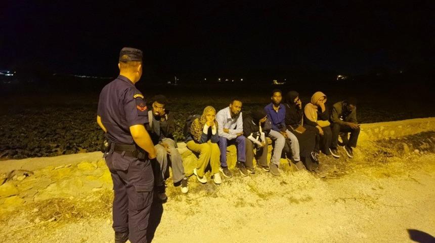 İzmir&rsquo;de 36 d&uuml;zensiz g&ouml;&ccedil;men yakalandı