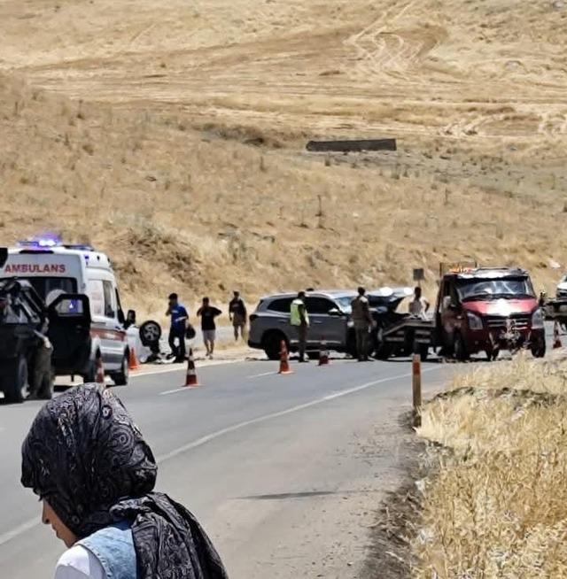 Diyarbakır’da iki otomobil çarpıştı: 9 yaralı 1