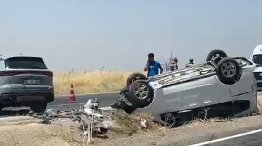 Diyarbakır&rsquo;da iki otomobil &ccedil;arpıştı: 9 yaralı
