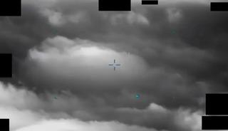 Askeri u&ccedil;aklar bile takip edemiyor! Pentagon yeni UFO arşivlerini paylaştı: "&Ccedil;ok hızlı"