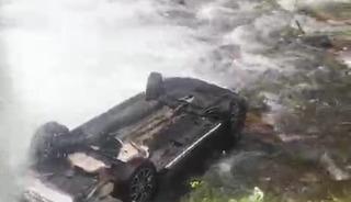 Uzung&ouml;l&rsquo;de ara&ccedil; şelaleye u&ccedil;tu: 1 yaralı