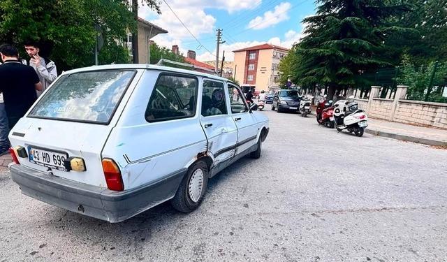 Tavşanlı’da otomobil ile motosiklet çarpıştı: 1 yaralı 1