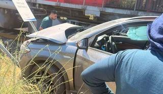 Manzarayı &ccedil;ekerken tren kazasını kaydetti