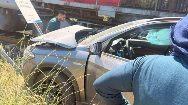 Manzarayı çekerken tren kazasını kaydetti