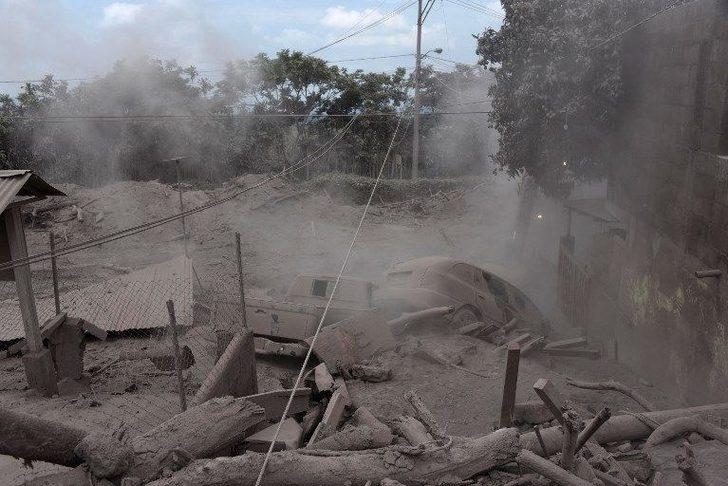 Guatemala'da yanardağ 75 can aldı, en az 200 kayıp  G3