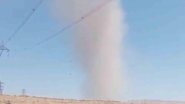 Elazığ’da korkutan hortum kamerada