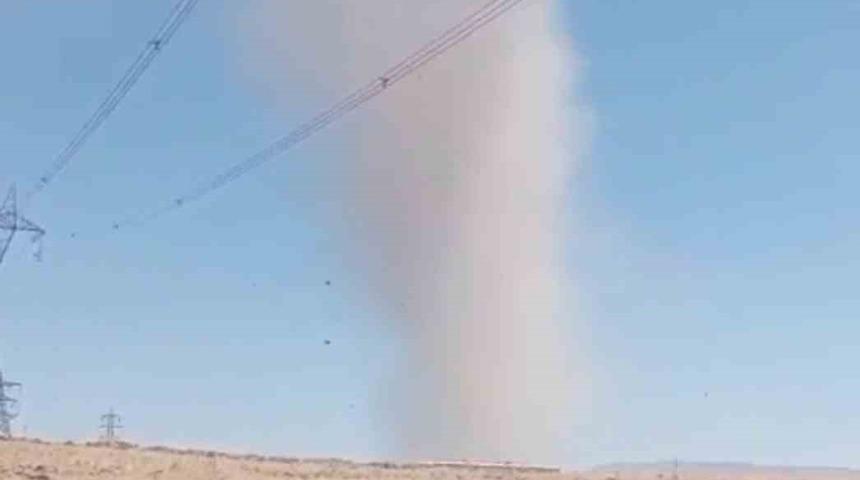 Elazığ&rsquo;da korkutan hortum kamerada