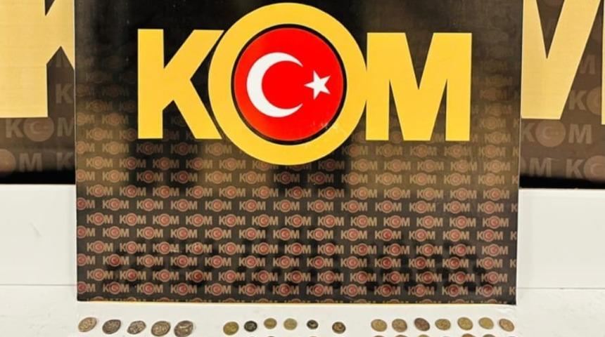 Muş&rsquo;ta tarihi eser operasyonu: 86 par&ccedil;a tarihi obje ele ge&ccedil;irildi