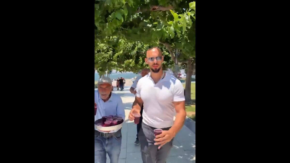 Ünlü fenomen Türkiye de içeceğe 100 dolar ödedi! Satıcının tepkisi gündem oldu 2