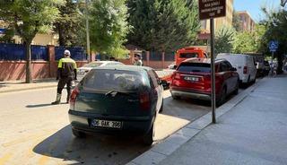 Tur otob&uuml;slerine ayrılan alana park eden ara&ccedil;lar ceza kesildi