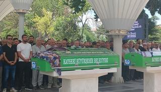 D&uuml;ğ&uuml;n d&ouml;n&uuml;ş&uuml; kazada &ouml;len &ccedil;ift ile &ccedil;ocukları Kayseri&rsquo;de toprağa verildi