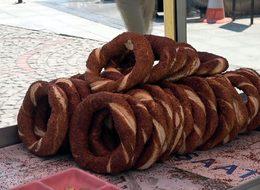 İzmit'te simit tezgahları 1 milyon 147 bin liraya kiralandı