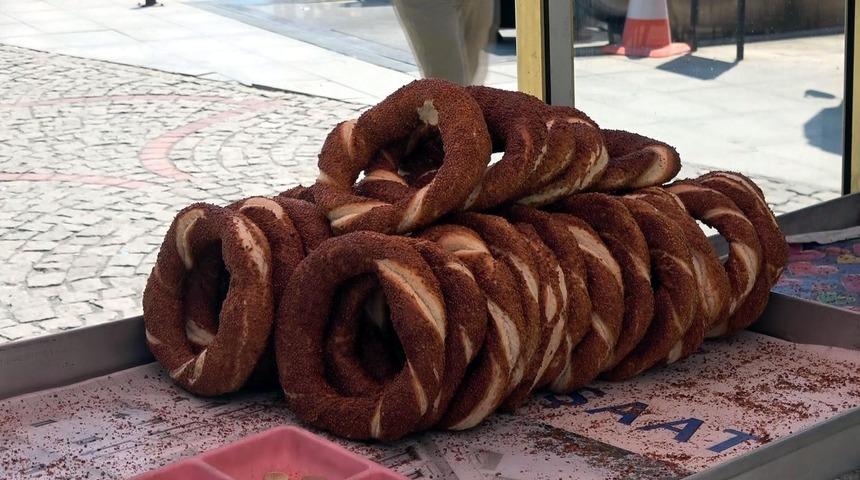 İzmit'te simit tezgahları 1 milyon 147 bin liraya kiralandı
