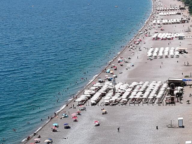Termometreler 38 dereceyi g&ouml;sterdi, sahiller dolup taştı