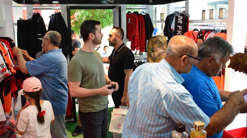 S&uuml;per Lig&rsquo;in yeni ekibi &Ccedil;orum FK&rsquo;nin yeni sezon formalarına taraftarlardan yoğun ilgi