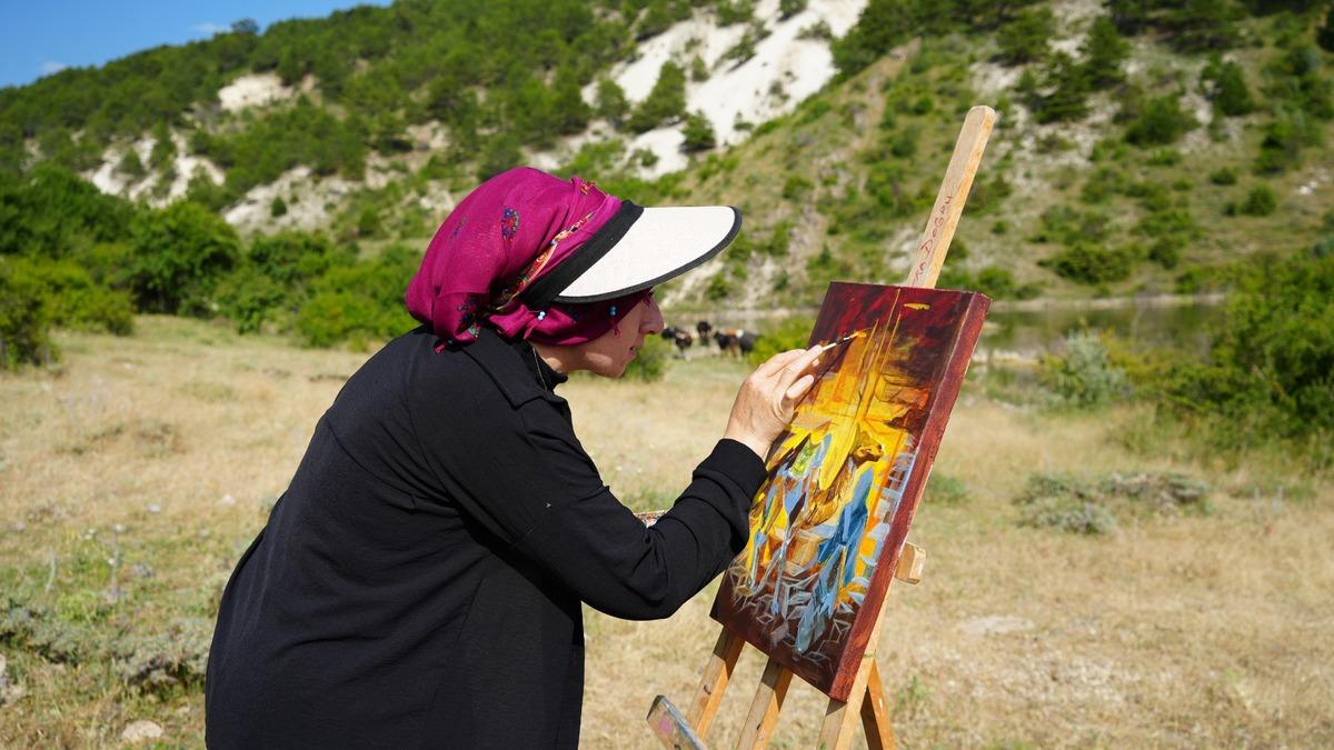 Şalvarlı Picasso olarak tanınıyor: Saçından fırça, kömürden boya yaptı 2