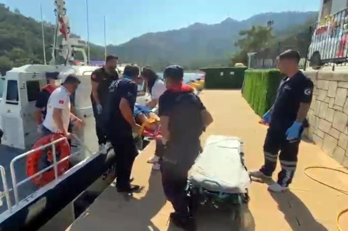 Fethiye&rsquo;de gezi teknelerinde yaralanan iki vatandaşa tıbbi tahliye 1