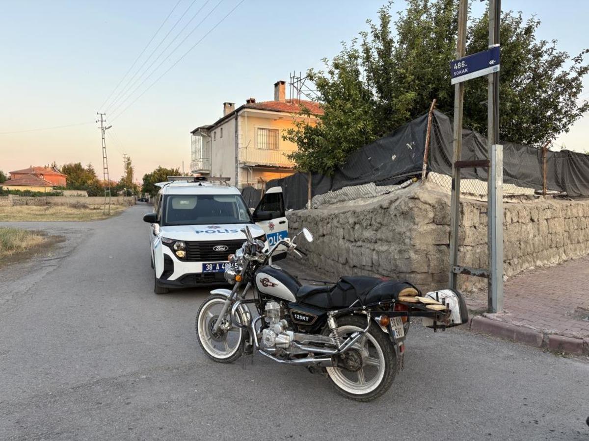 Uygulamada kimlik kontrolü yapılan çocuğun babası ekiplere mukavemet gösterdi 2