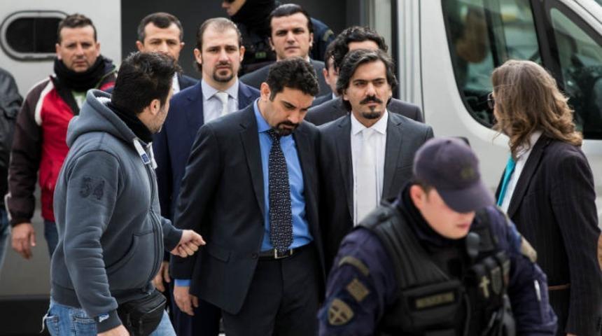 Yunan polisinden darbecilere '&ouml;zel' koruma