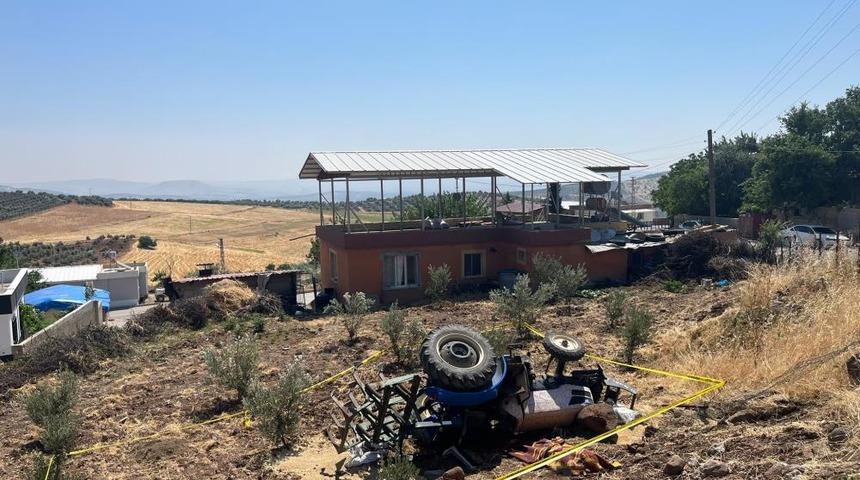Kontrolden &ccedil;ıkarak devrilen trakt&ouml;r&uuml;n s&uuml;r&uuml;c&uuml;s&uuml; hayatını kaybetti