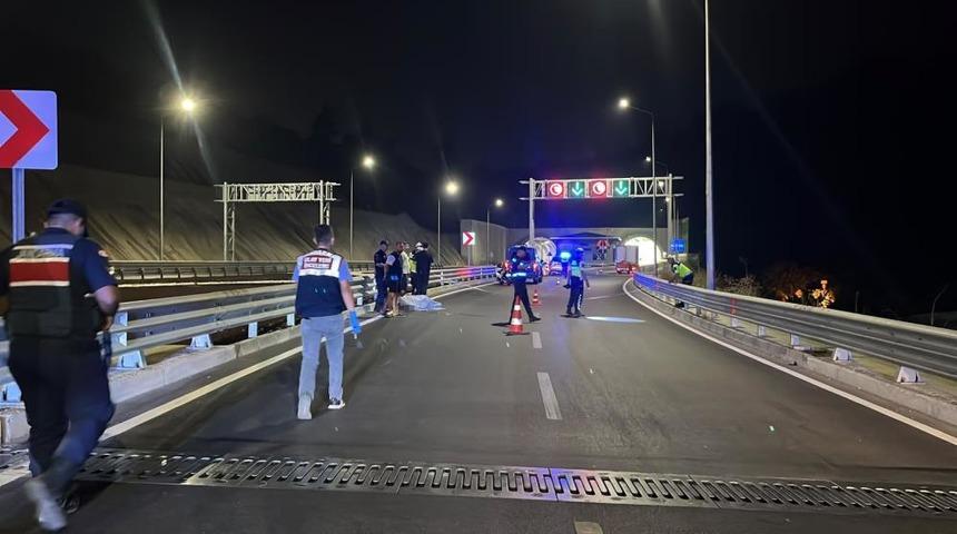 Alanya'da motosiklet bariyerlere &ccedil;arptı, s&uuml;r&uuml;c&uuml; hayatını kaybetti