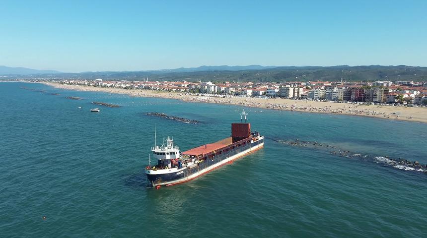 Yer: Sakarya! Karaya oturan y&uuml;k gemisi kurtarıldı