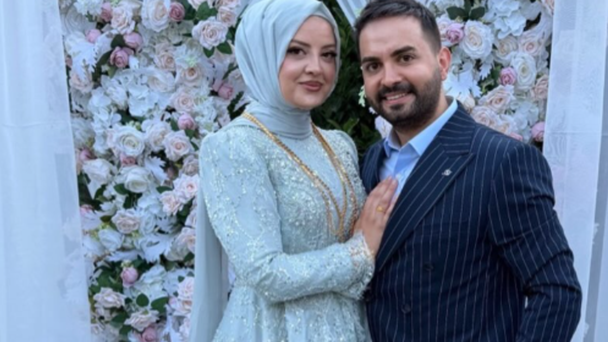 Kadir Ezildi kardeşinin düğününde neler taktı neler...