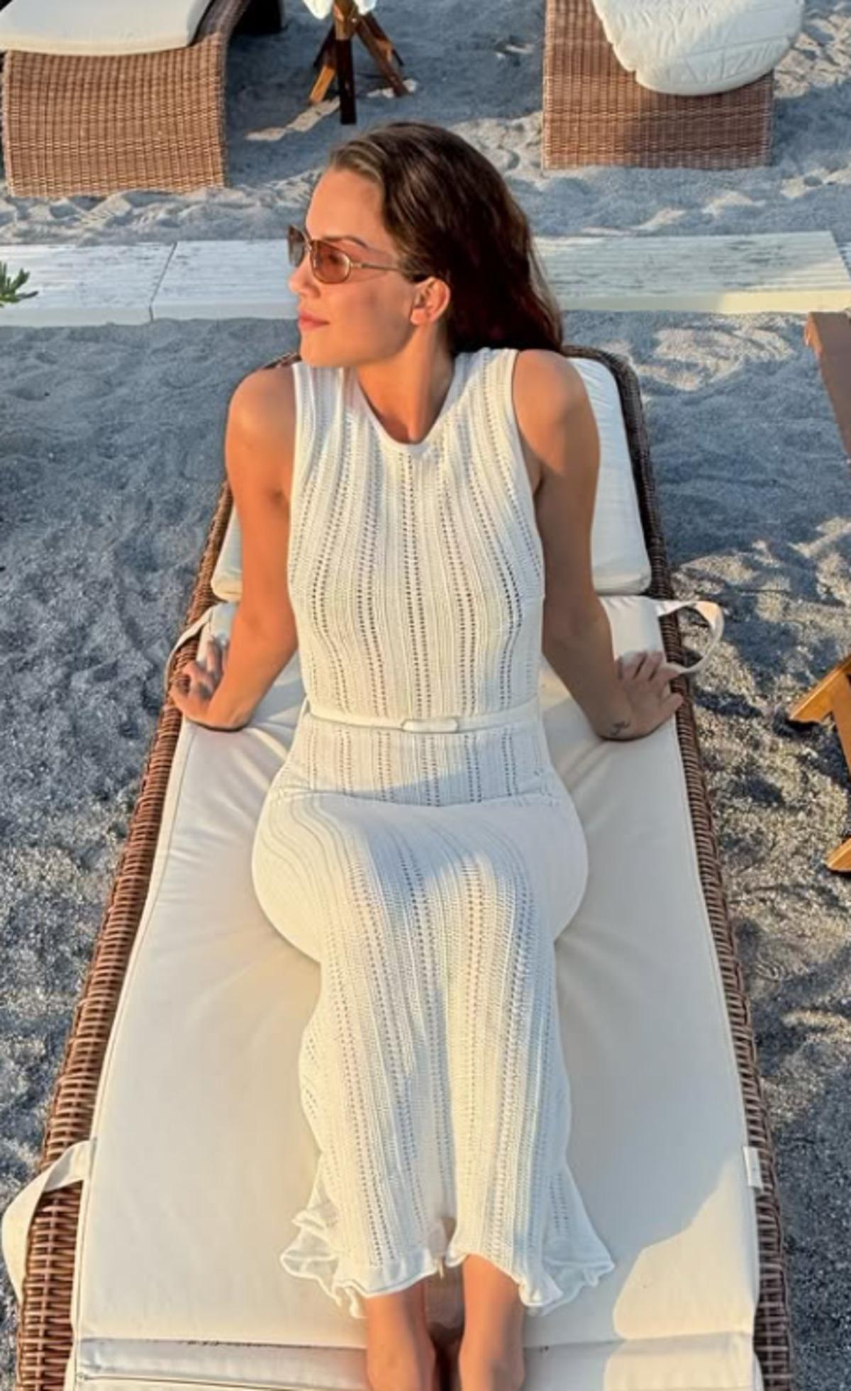 Yaren G&uuml;ldiken tatile doymadı! Bikinili pozlar geldi 3