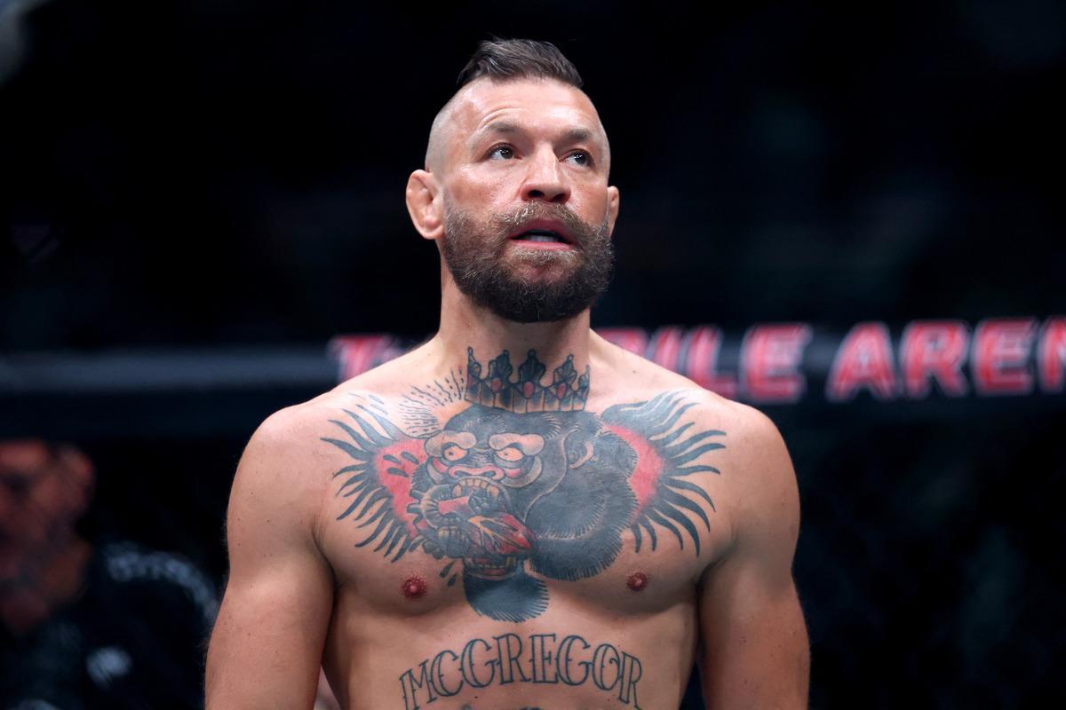 Conor McGregor ın UFC dönüşü kabus oldu! Max Holloway kazandı 3