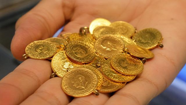 Altında pusula şaştı! Dev bankaların son tahminleri birbirini tutmuyor