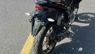 Plakasız ve ehliyetsiz motosiklet s&uuml;r&uuml;c&uuml;s&uuml;ne 131 bin liralık ceza