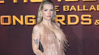 Son dakika: Lottie Moss, iddialı tulum tercihiyle t&uuml;m dikkatleri &uuml;zerine &ccedil;ekti