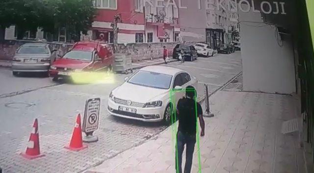 4'üncü kattan otomobilin üzerine düşen Gülfidan'ın tedavisi sürüyor