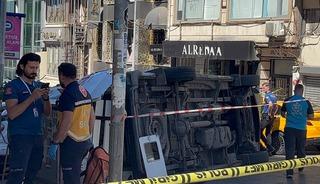 İETT otob&uuml;s&uuml; ile ambulans &ccedil;arpıştı: 5 yaralı