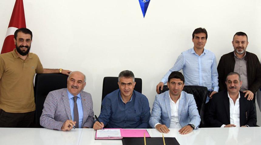 Büyükşehir Belediye Erzurumspor Mehmet Altıparmak ile 2 yıllık yeni sözleşme imzaladı